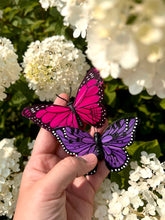 Cargar imagen en el visor de la galería, Décoration murale Lune avec papillons colorés
